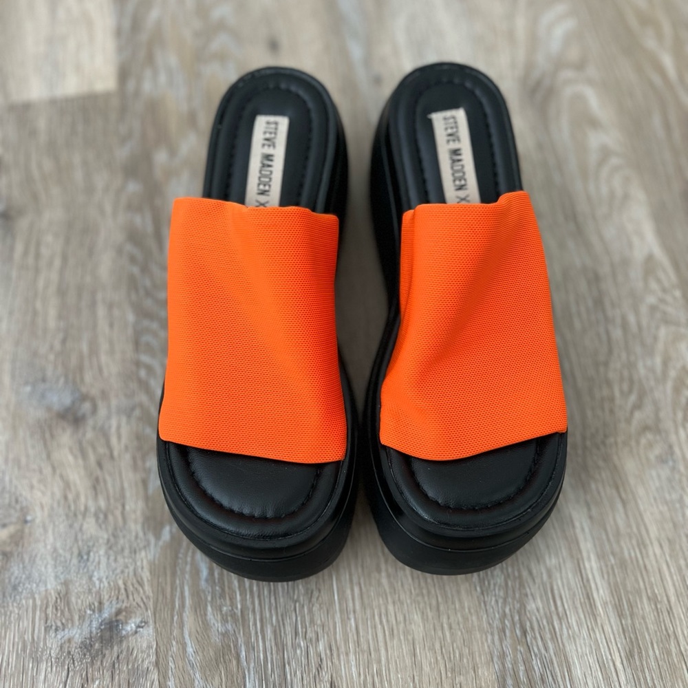 Steve Madden x Urban Outfitters Scrunchy Platform Sandals in Orange